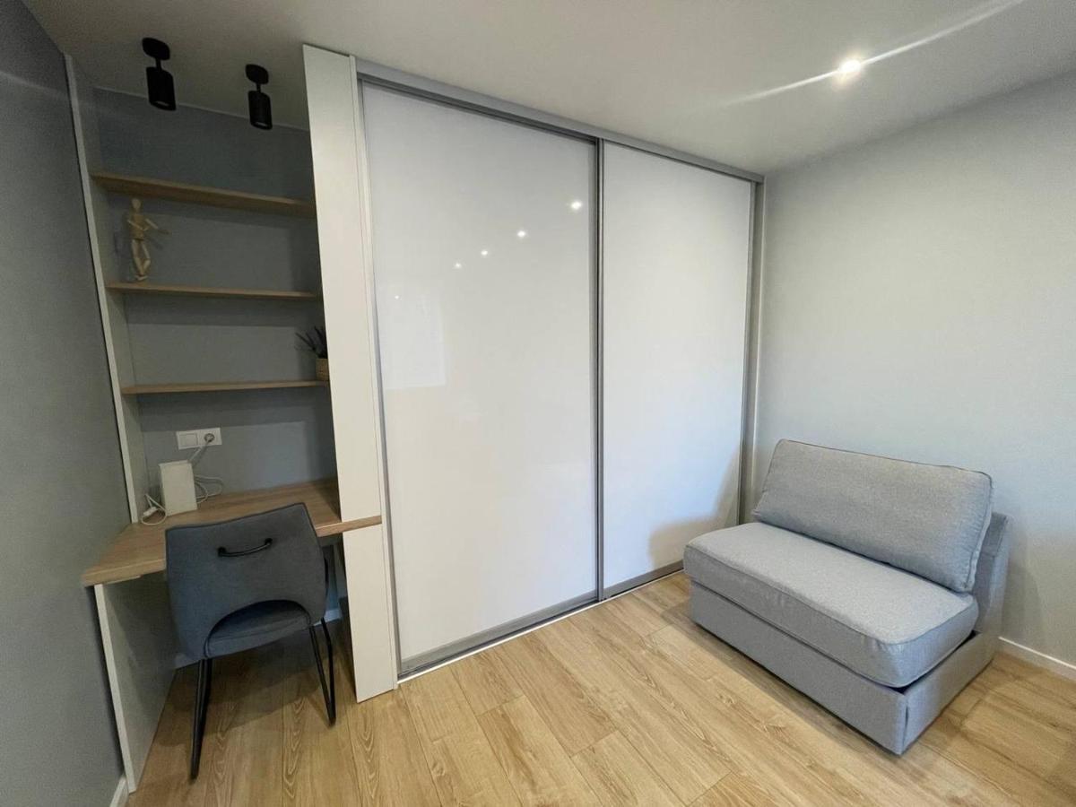Appartement Modern 1Br Haven Near Two Parks à Riga Extérieur photo