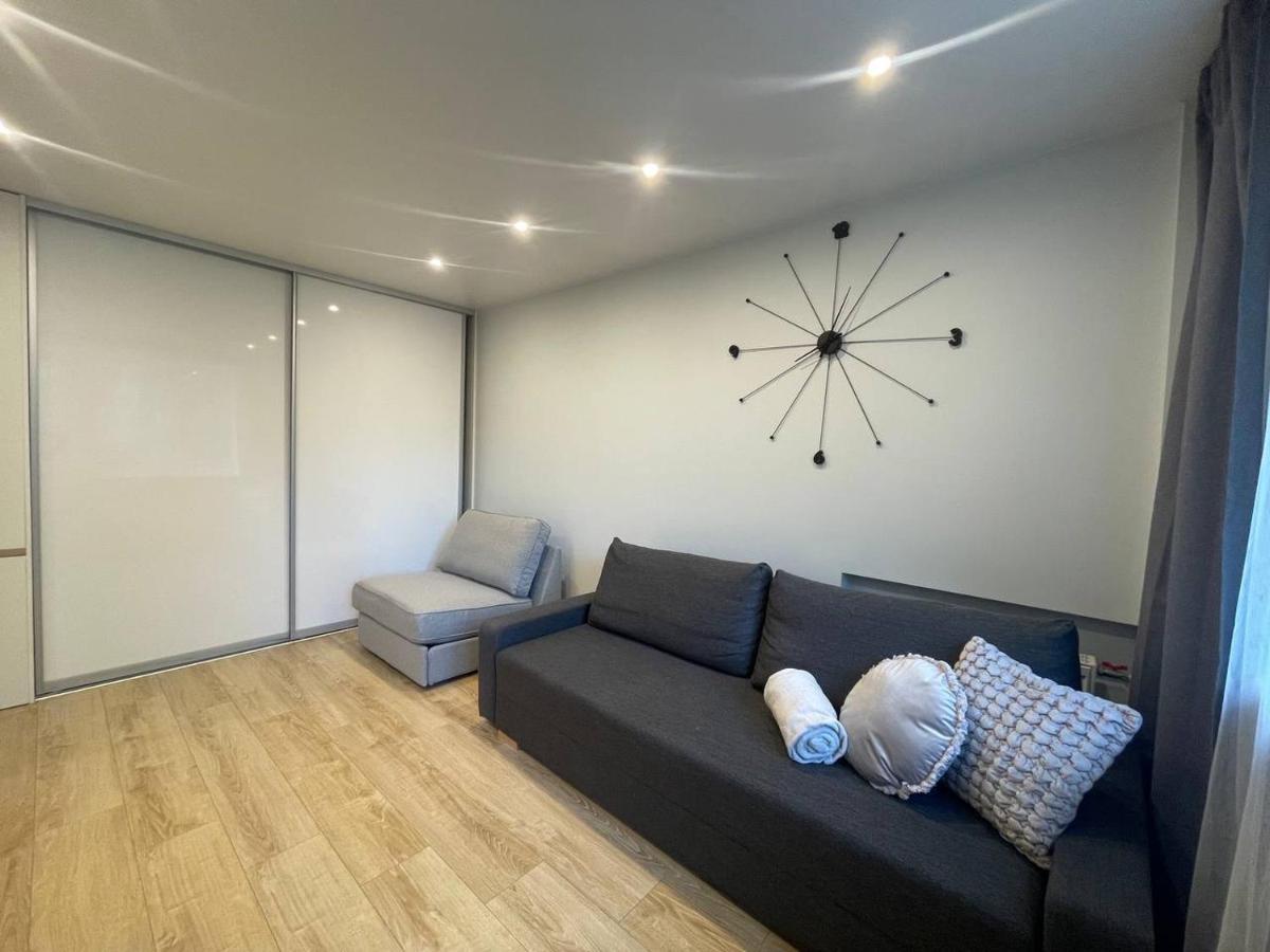 Appartement Modern 1Br Haven Near Two Parks à Riga Extérieur photo