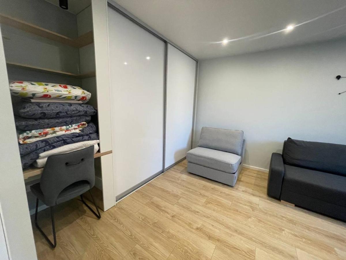 Appartement Modern 1Br Haven Near Two Parks à Riga Extérieur photo