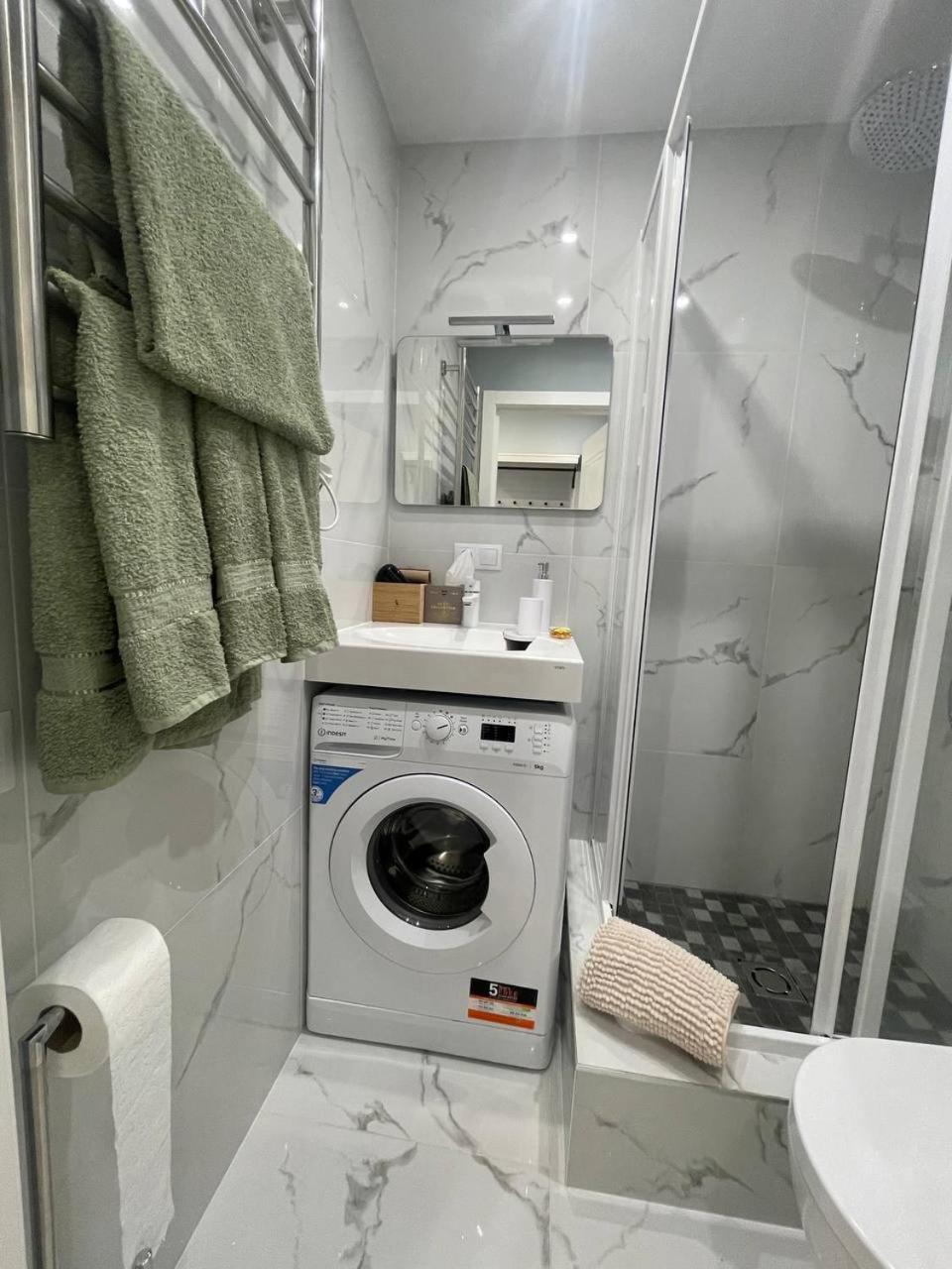 Appartement Modern 1Br Haven Near Two Parks à Riga Extérieur photo
